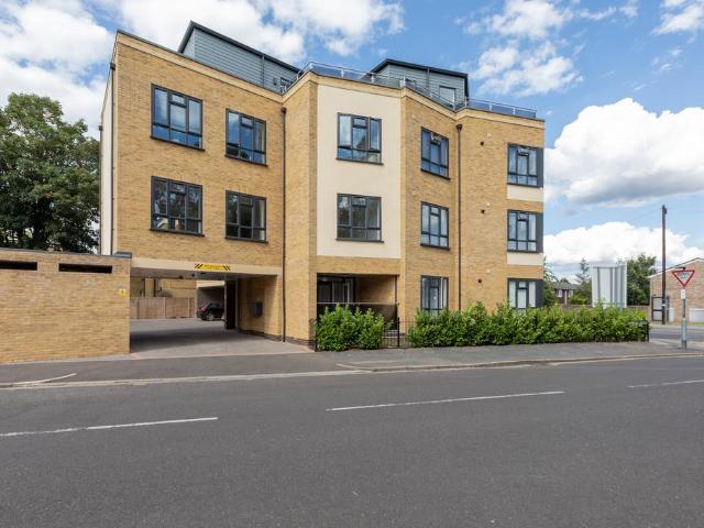Flat for sale in Maidenhead
