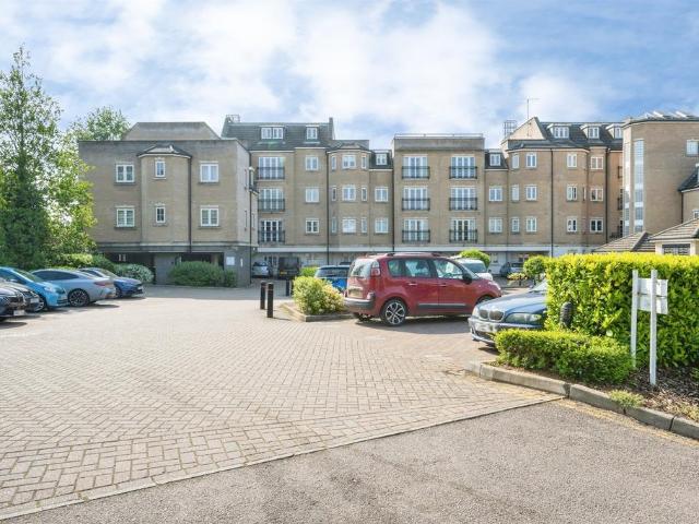 Flat for sale in Leighton-Linslade, Leighton Buzzard