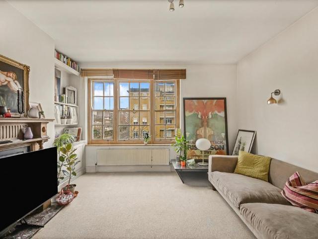 Flat for sale in St. John's Wood, Greater London