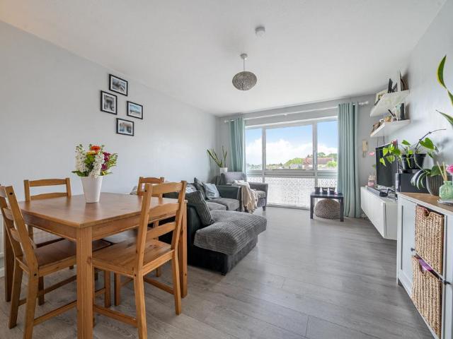 Flat for sale in High Barnet, Isle Of Man