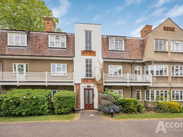 Flat for sale in Emerson Park, Greater London
