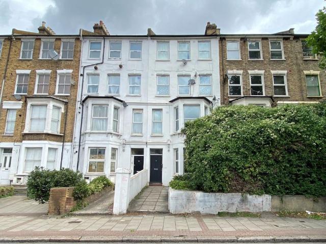 Flat for sale in Tulse Hill, Greater London