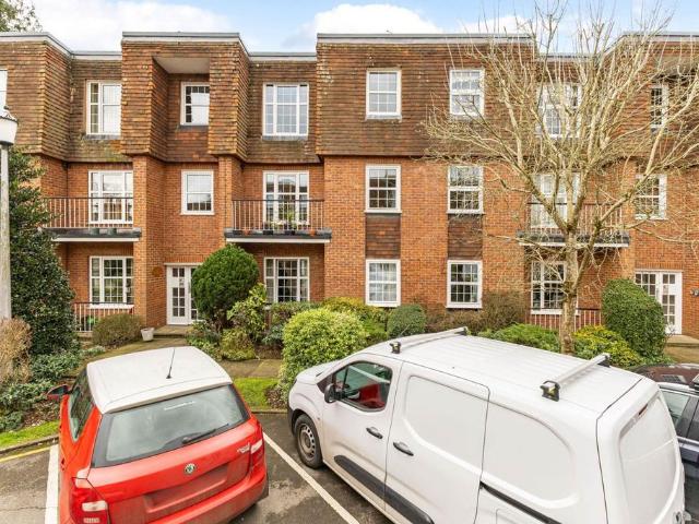 Flat for sale in Henley-on-Thames, Berrick Salome