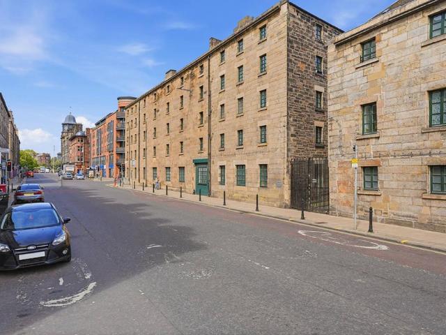 Flat for sale in North Leith, Scotland