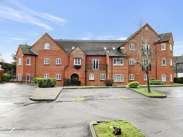 Flat for sale in Tricketts Cross, Ferndown