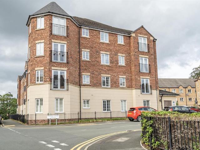 Flat for sale in High Field, York