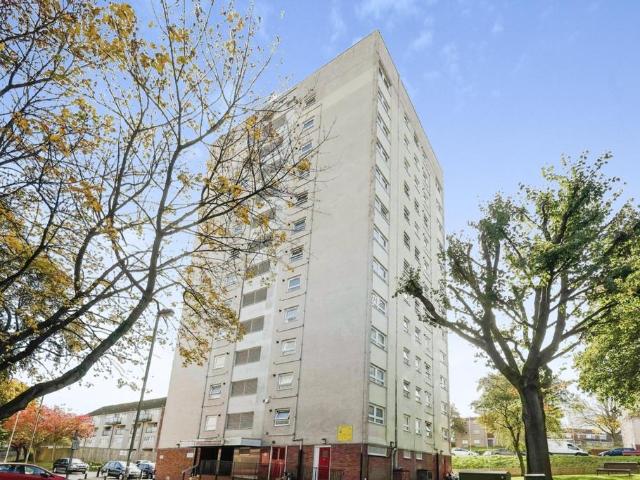 Flat for sale in Halesowen, West Midlands
