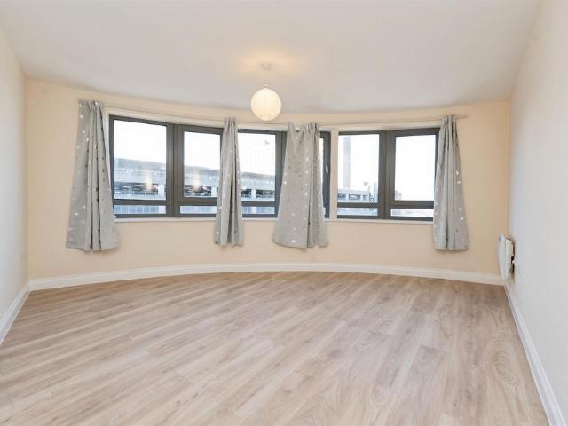 Flat for sale in Watford, Hertfordshire