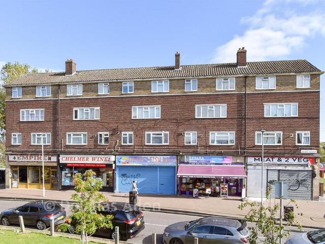 Flat for sale in Thames View, Cat Hill