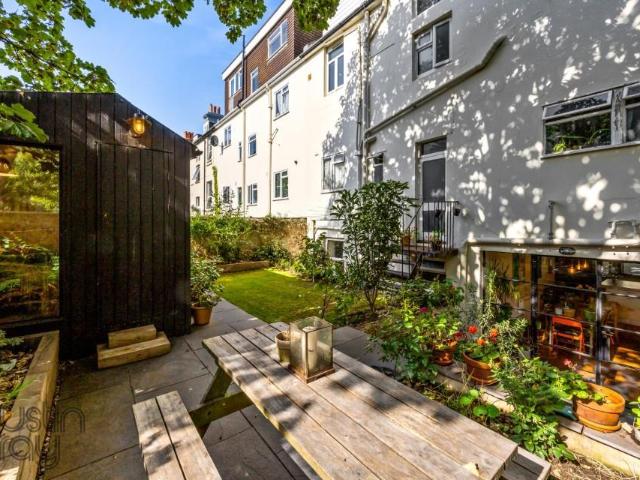 Flat for sale in Aldrington