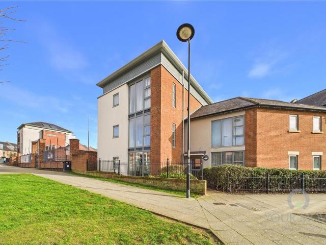 Flat for sale in Upton