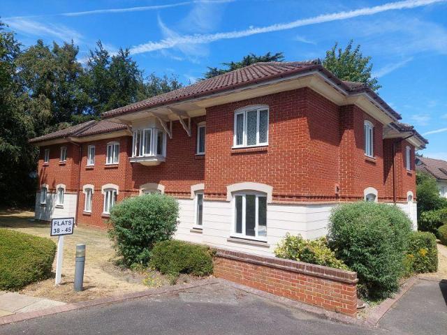 Flat for sale in Pachesham Park, Surrey