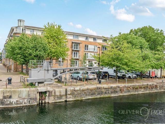 Flat for sale in Rotherhithe, Greater London