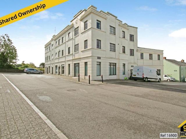 Flat for sale in Newquay, Cornwall
