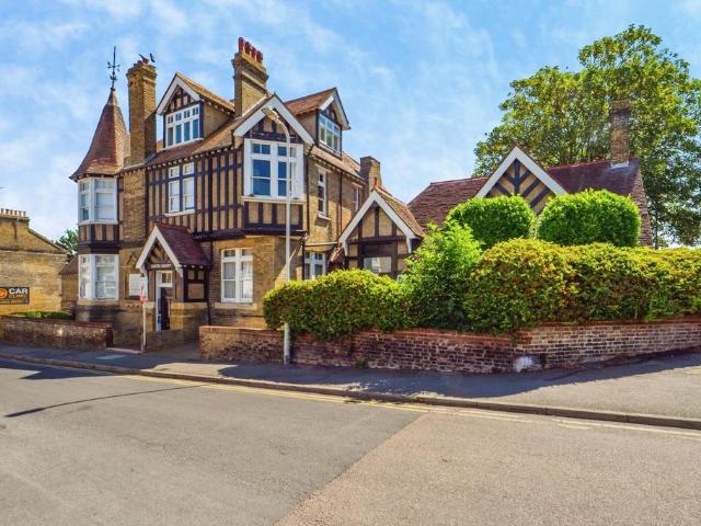 Flat for sale in Cliftonville West, Acol