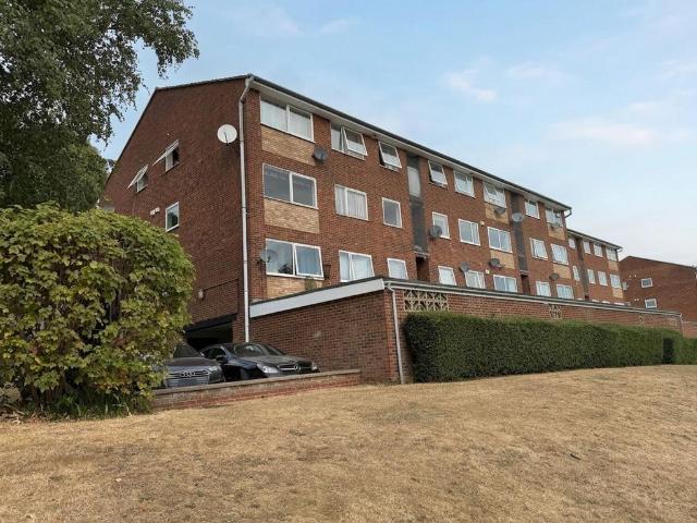 Flat for sale in Totteridge, Buckinghamshire