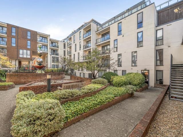 Flat for sale in Charlotteville, Guildford