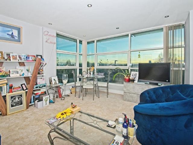 Flat for sale in Cardiff Bay, Falcon Lodge