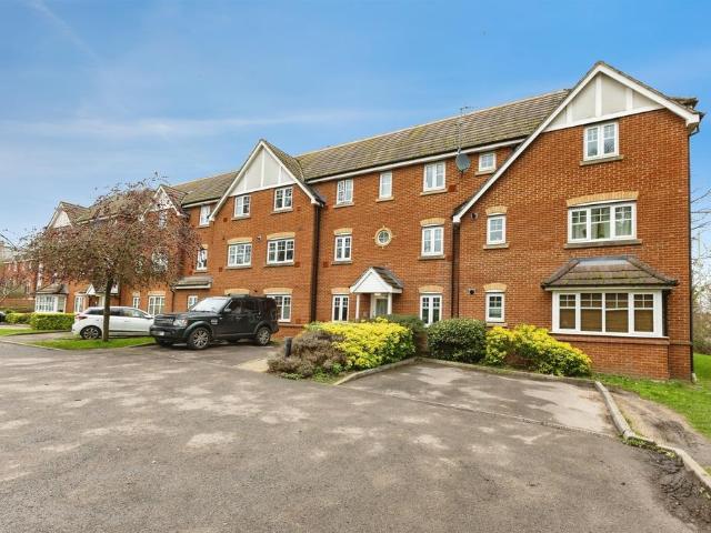 Flat for sale in Shinfield