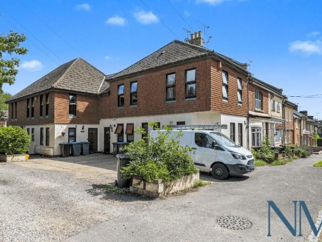Flat for sale in Perryfields, West Sussex