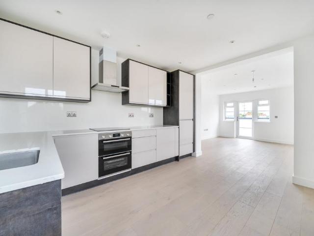 Flat for sale in Peckham, Greater London