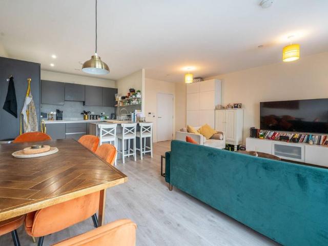 Flat for sale in Upton Park, Greater London