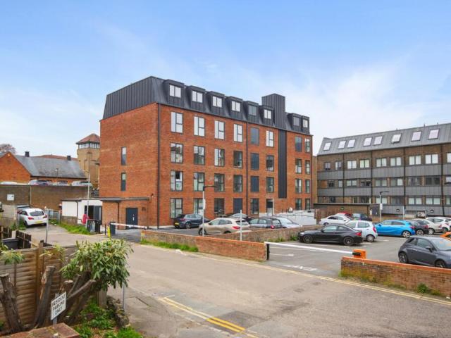 Flat for sale in Navestock Side, Essex