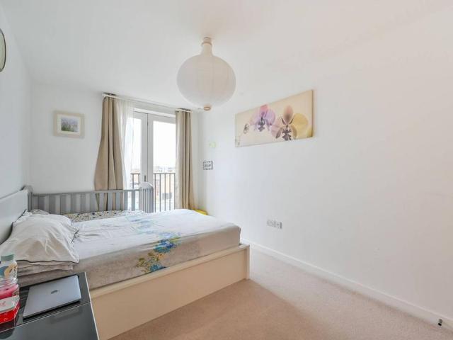 Flat for sale in Silvertown, Greater London