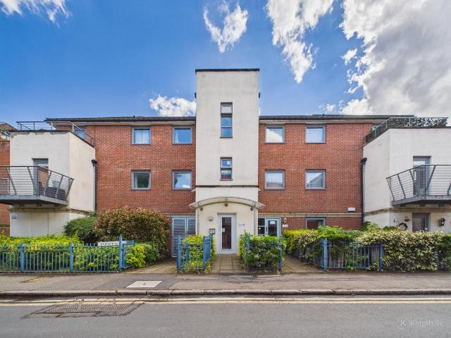 Flat for sale in Castlefield, Cressex