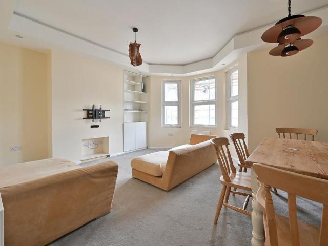 Flat for sale in North Watford