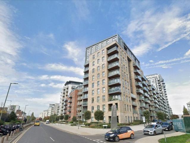 Flat for sale in Colindale, Greater London