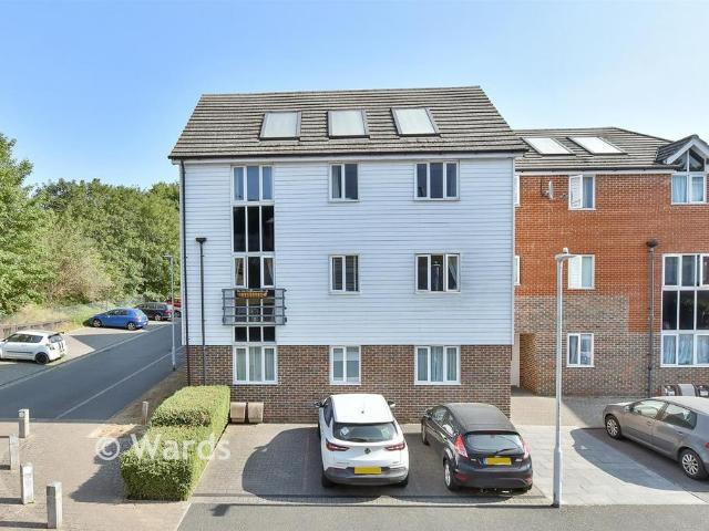 Flat for sale in Oad Street, Kent