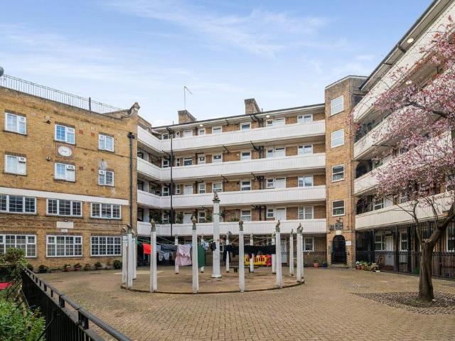 Flat for sale in Somers Town, Greater London