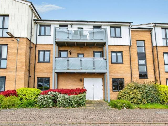 Flat for sale in South Ockendon, Essex