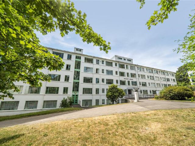 Flat for sale in London Borough of Lewisham, Forest Hill