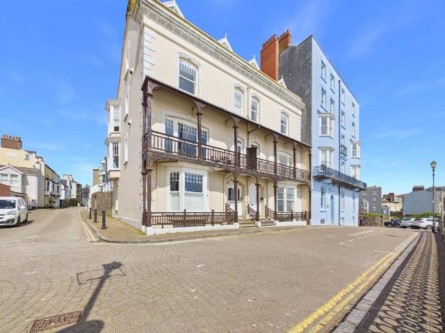 Flat for sale in Tenby, Wales
