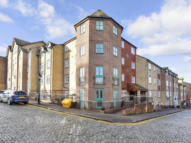 Flat for sale in Folkestone