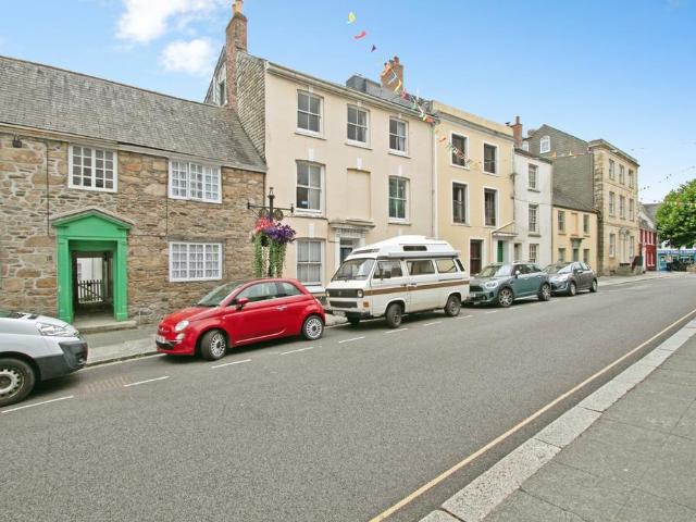 Flat for sale in Penryn, Cornwall