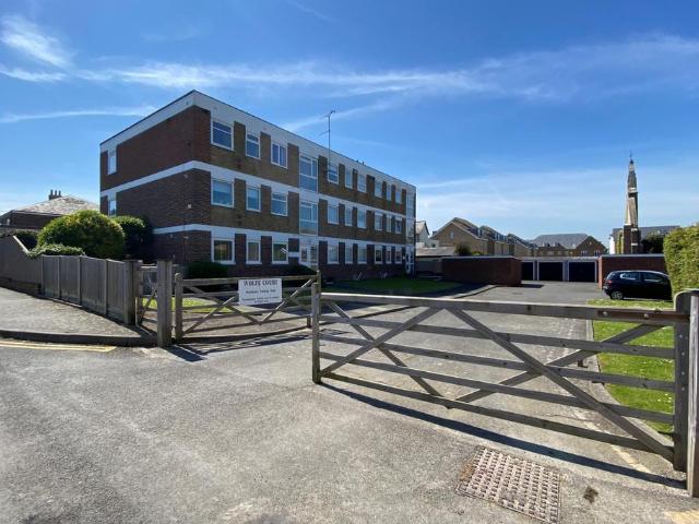 Flat for sale in Lower Walmer, Ash