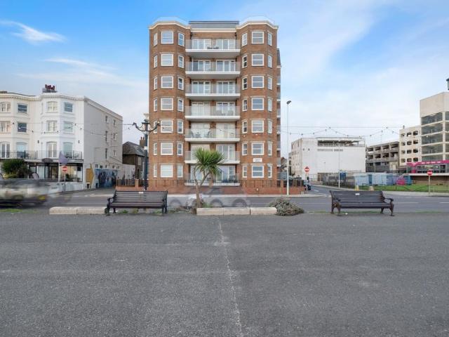 Flat for sale in West Worthing, Worthing