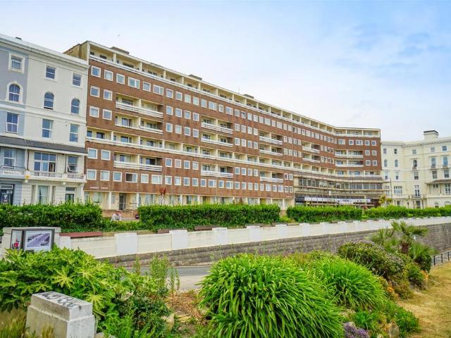 Flat for sale in Blacklands, Guestling Green