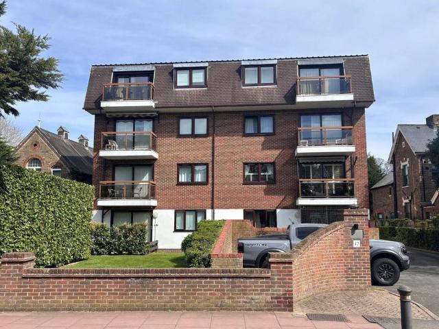 Flat for sale in Beckenham, Greater London
