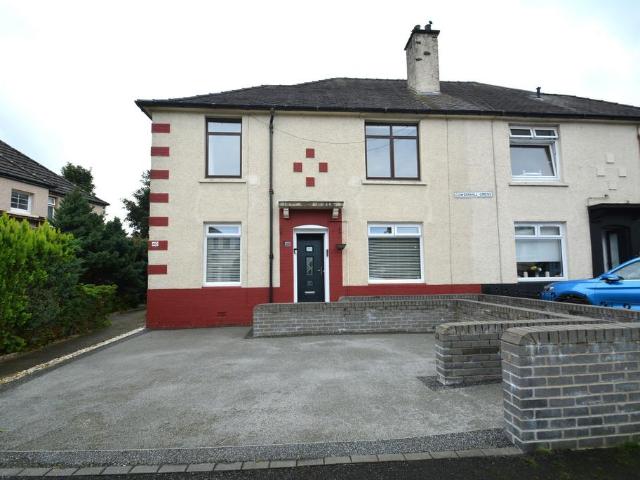 Flat for sale in Knightswood, Scotland