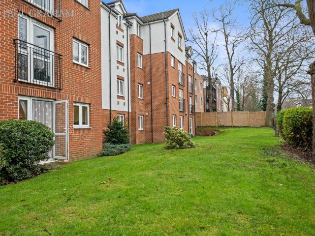 Flat for sale in Wallington, Greater London