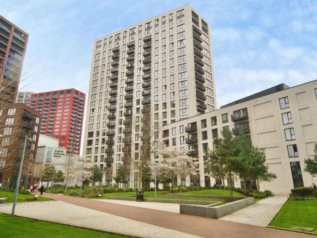 Flat for sale in London City Island, Blackwall