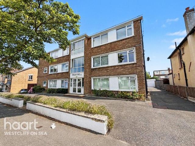 Flat for sale in Alton Barnes, Essex