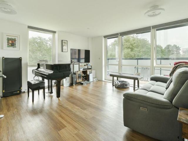 Flat for sale in London Borough of Ealing, Isle Of Man