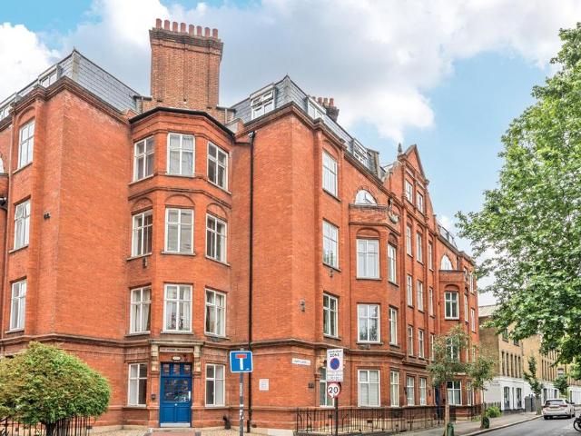 Flat for sale in Vauxhall, Greater London