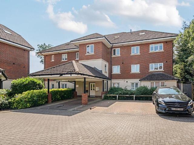 Flat for sale in New Eltham, Greater London