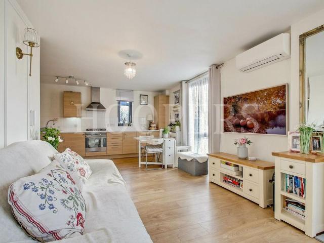 Flat for sale in Dudden Hill, Greater London